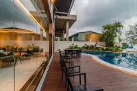 BILLIONS HOTEL - مسبح