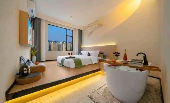 Longmao Jingling Hotel (Dali High-Speed Railway Station Erhai Park)