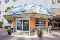 Tropicana Laughlin Hotels near Laughlin Labyrinths