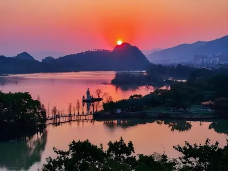 Zhaoqing · FumiFullmeCinemaBathtubDesignHotel Отели рядом с достопримечательностью «Jiangjun Mountain»