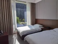 Lushan Suyan Puman Homestay - parking