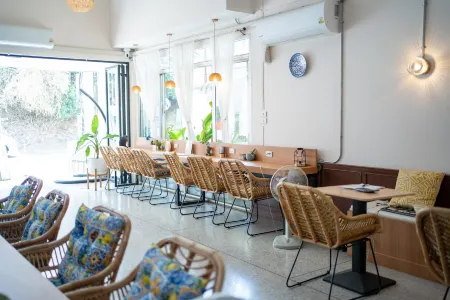 Marhaba House Отели рядом с достопримечательностью «S.W.A.T Chiang Mai»