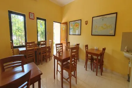 Whiterose Guesthouse Отели в г. Західний Ломбок