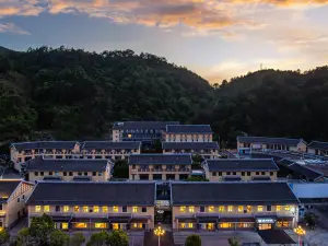 Floral banlan Hotel(Tulou Prince Scenic Area)
