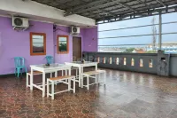 Puspita Homestay Mitra RedDoorz Các khách sạn ở Pondok Gede