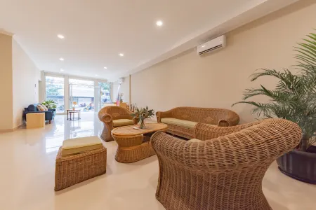 RedDoorz Plus near Surapati Core Отели в г. Cibeunying Kidul