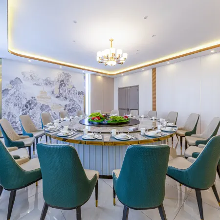 Bayannaoer Junyi Crown Hotel
