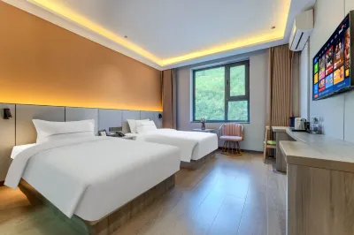 Shengtang Hotel Hotels in Yan'an railway station / South Bus Station;