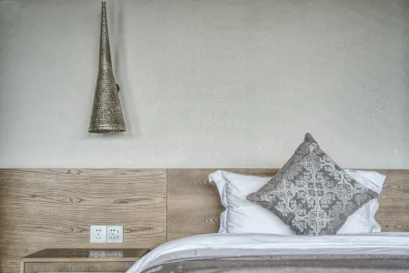 Shan Yin Xi Jiang Rustic Luxury Resort Hotel