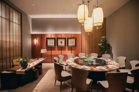 Shanghai Fumao International Hotel Отели рядом с достопримечательностью «Xuhui District West Bund Nature Art Park»