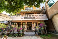 Xingyi Yunshang Garden Homestay (Wanfenglin Xiangchou Market)