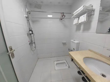 Yongzhou Huilong Hotel Отели рядом с достопримечательностью «Yongzhou Normal College»