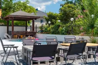 Under Persimmon Trees · Fam&Team Retreat·Pool·Pet Stay (Tonglu OMG Park Branch) - Pools