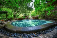 China Nandan Mineral Hot Spring Geomagnetic Resort Hotel - Gym