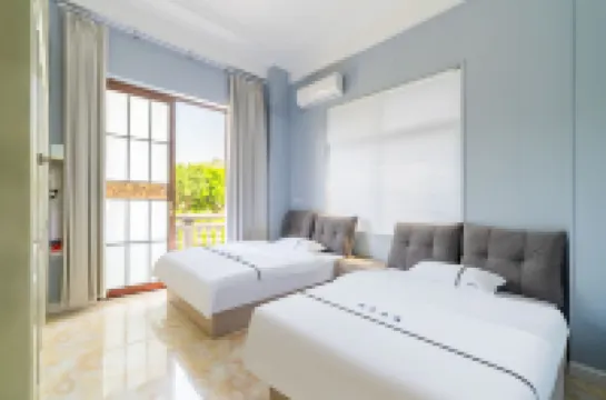 Chasing Light and Meeting Homestay