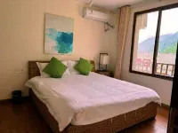 Baoxing Xueshan Homestay Hotel in zona Hongjun Changzheng Fanyue Jiajin Mountain Memorial Hall
