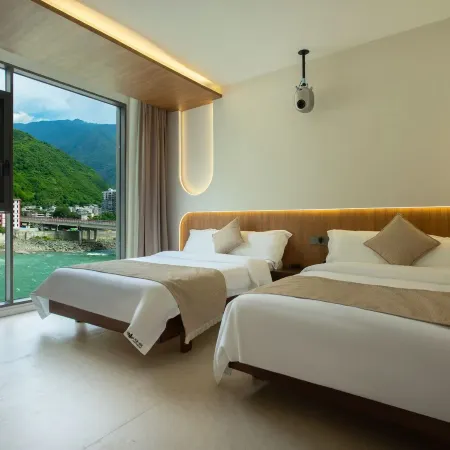 Luding Dadu Tingfeng Homestay (Luding Bridge Scenic Area)