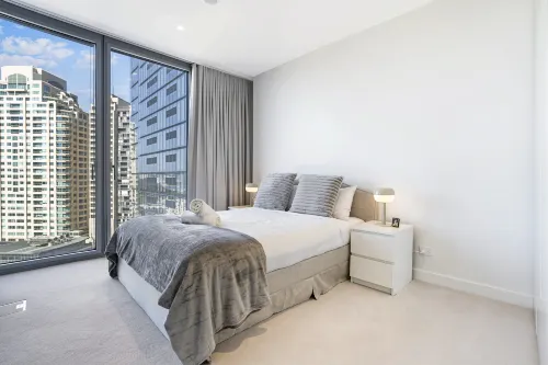 CBD Luxury| 1BR Harbour Views & Premier Facilities