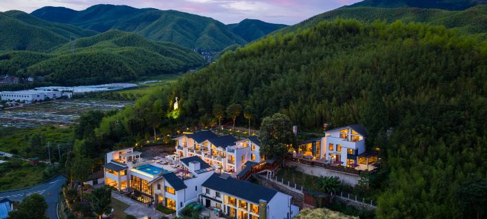 Moganshan Xinyuanju Resort Hotel Hotele w: Powiat Anji