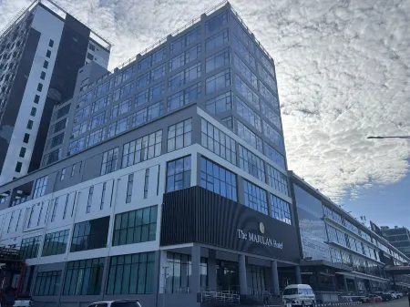 The MAJULAN Hotel Отели рядом с достопримечательностью «M-Cubed Bar»