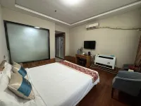 Ru Jia Huayi Hotel (Liaocheng Chiping District Boping Bus Station)