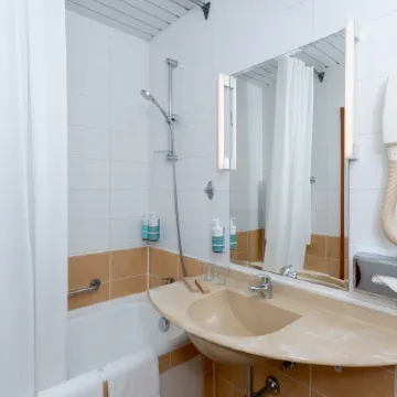Novotel Москва Центр Отели рядом с достопримечательностью «Оружейная»