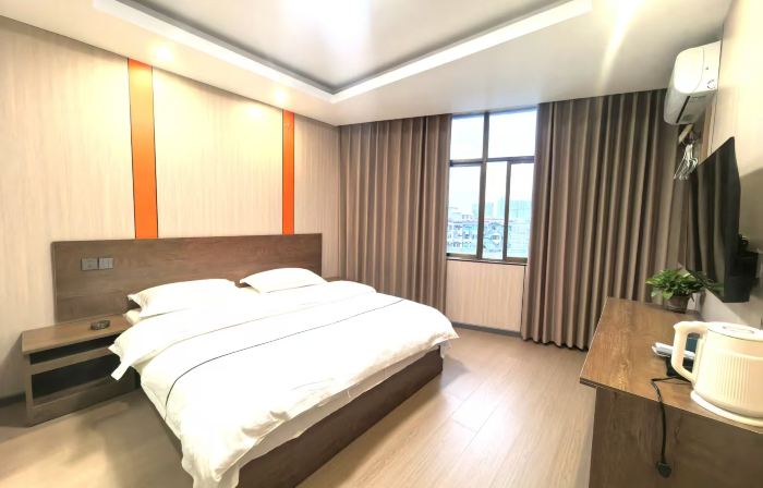 Qichun Yijie Hotel