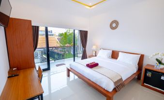 Crystal Flow Guest House & Apartment Canggu