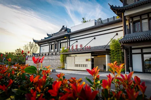Zhonglu Hotel (LuShan Donglin Ancient Town)