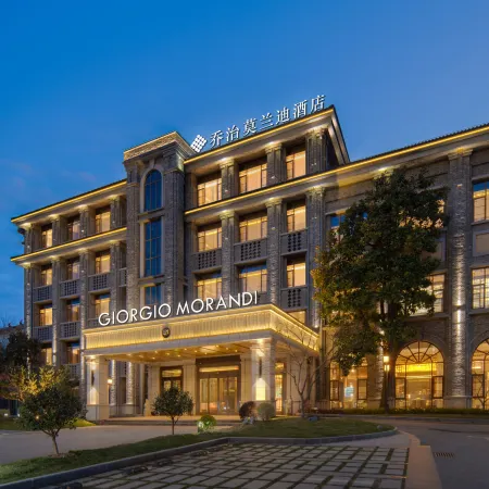 George Morandi Hotel (Nanjing University of Aeronautics and Astronautics Crescent Lake Branch) Отели рядом с достопримечательностью «Дворц Мэйлин»