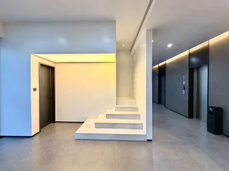 Qing Ni Kan Hai Homestay (Qiaogang Fengqing Street) Отели рядом с достопримечательностью «Guantouling Sightseeing Platform»