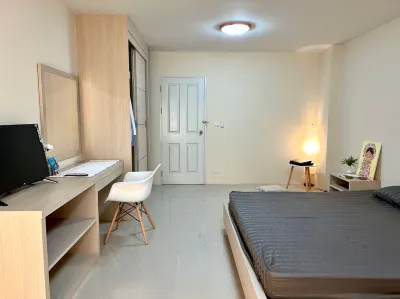 Dae Ma Place Hotell i Bang Krasaw