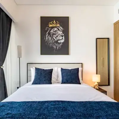 استوديو عزيزي ريفيرا الفاخر بلمسة عصرية Hotels near Avenue Mall - Nad Al Shiba
