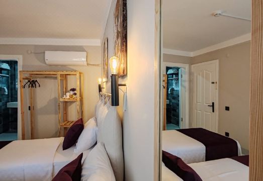 에임 보즈자다 정원 전경