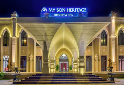 리조트 수영장 전경