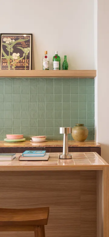 ห้องดีไซน์พร้อม 2 ห้องนอน ลานระเบียง และพักได้ 8 ท่าน