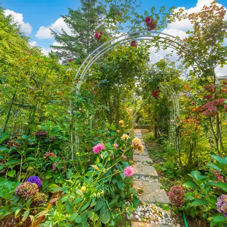 Gorgeous garden 3BR short or long term rental