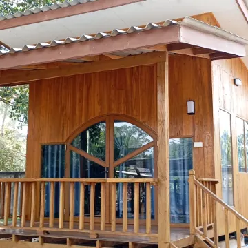 Wood Cabin by the bay, Awnon Beach at Time Travel Club