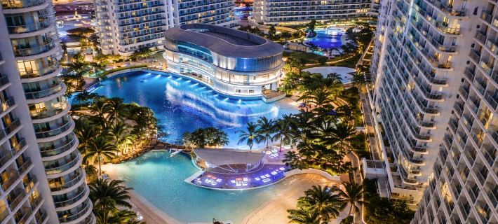 Azure Staycation Near NAIA Airport - 1BR Pool View パラニャケのホテル