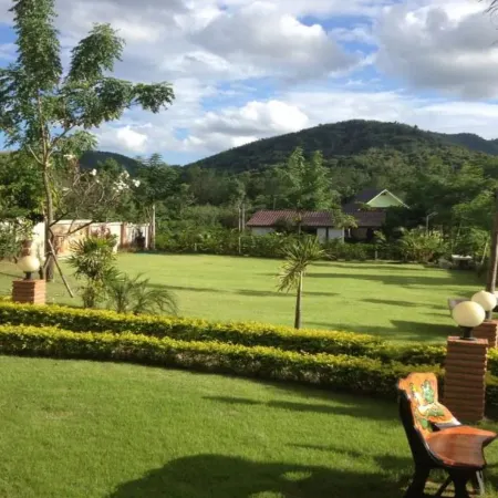 Pattharapuri Valley Resort Отели рядом с достопримечательностью «Боеклуенг Хотспринг»
