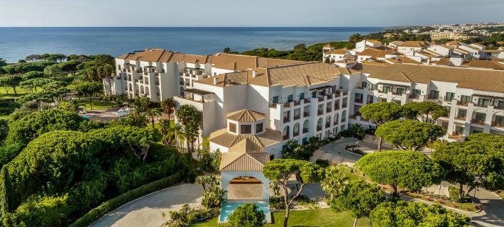 Pine Cliffs Ocean Suites, a Luxury Collection Resort & Spa, Algarve Hotele w: Olhos de Água