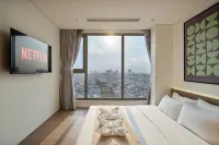 The Kieu Suites with Free Gym and Pool