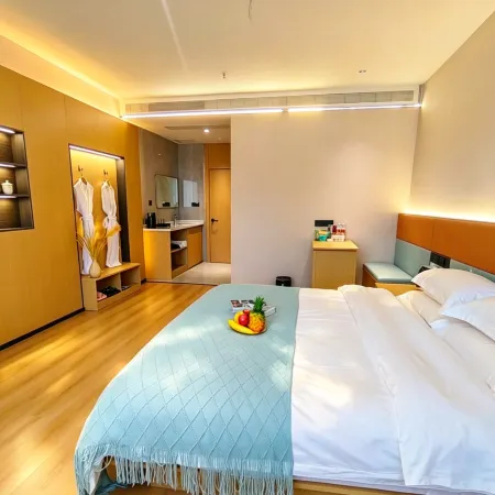 Lan Feng Hotel (Weining Caohai Convention and Exhibition Center) Отели в г. Вейнин