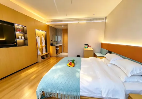 Lan Feng Hotel (Weining Caohai Convention and Exhibition Center)