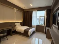 Lufeng Hotel - parcheggio