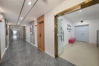 Yike Light Luxury Hotel