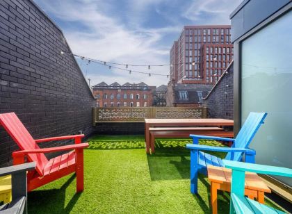 4 Bed Canal St Townhouse Free Parking