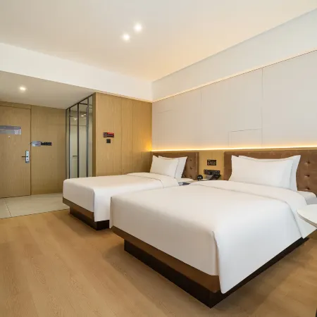 Rezen Huasheng Hotel (Linzhi Hong Kong Road Shopping Street Store)