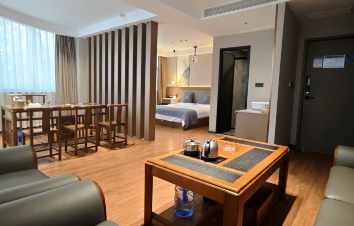 City 118 Select Hotel (Lushi Bus Station)