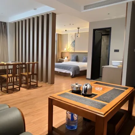 City 118 Select Hotel (Lushi Bus Station)